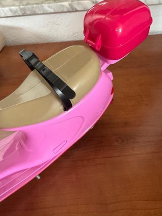 Moto Vespa Rosa y Roja