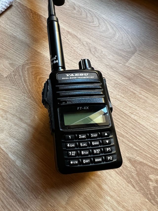 Walkie Yaesu FT-4X 