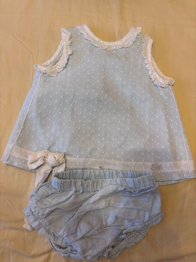 Conjunto bebé azul con topos blancos