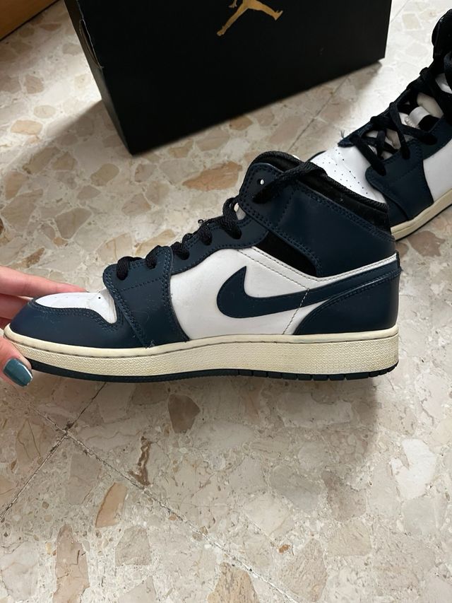 Jordan Air 1 Mid Azul Marino y Blanco