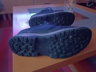 Zapatillas de montaña y trekking impermeables. 