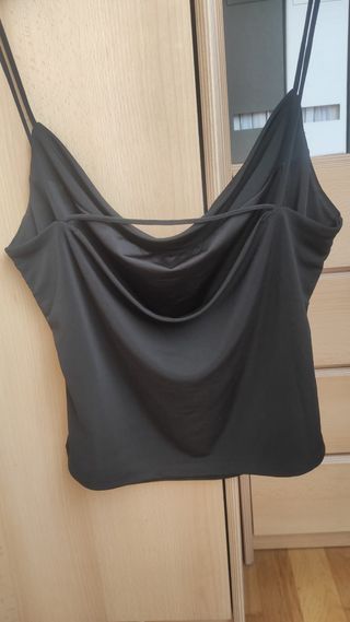 Top negro escote cowl