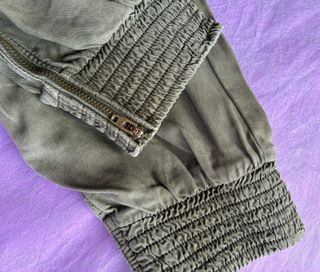 Pantalones cargo Zara verde militar