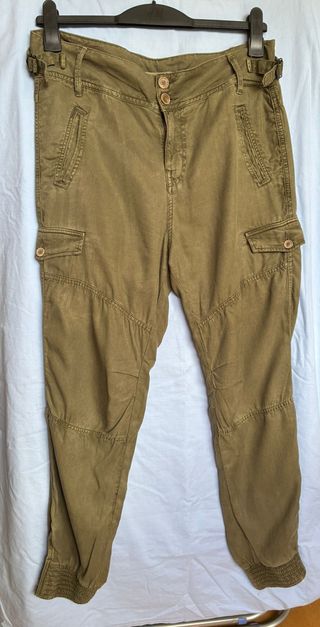 Pantalones cargo Zara verde militar