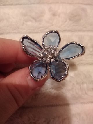 Anillo Flor Azul con Circonitas 