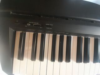 Piano Yamaha P-35 88 teclas, pie,pedal y metrónomo