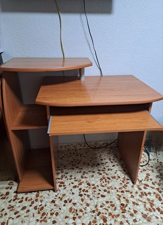 Mesa de ordenador y estudio