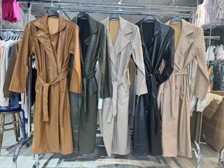 Gabardina de cuero sintético