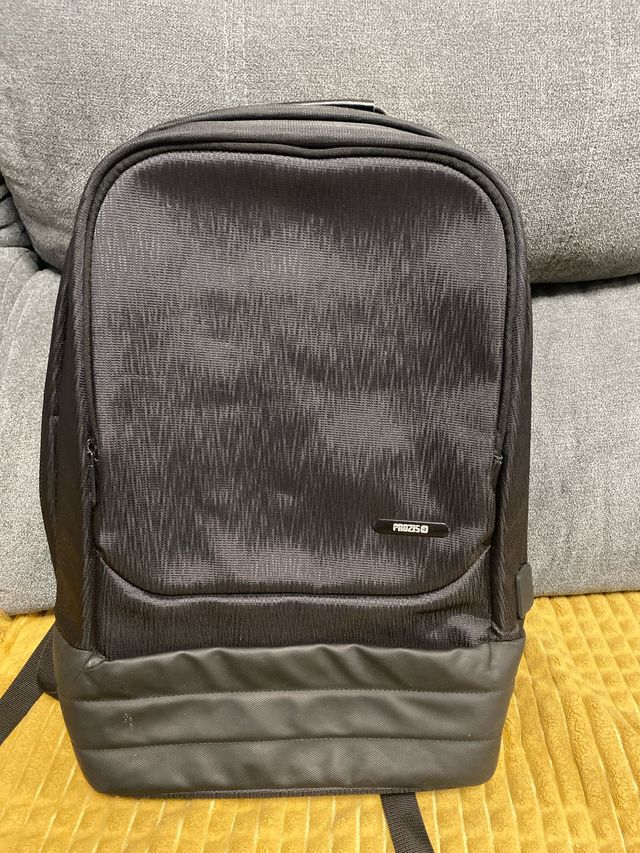 Mochila estrecha con zona para portátil