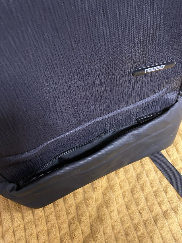 Mochila estrecha con zona para portátil