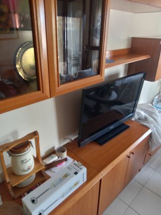 Vitrina de madera y cristal
