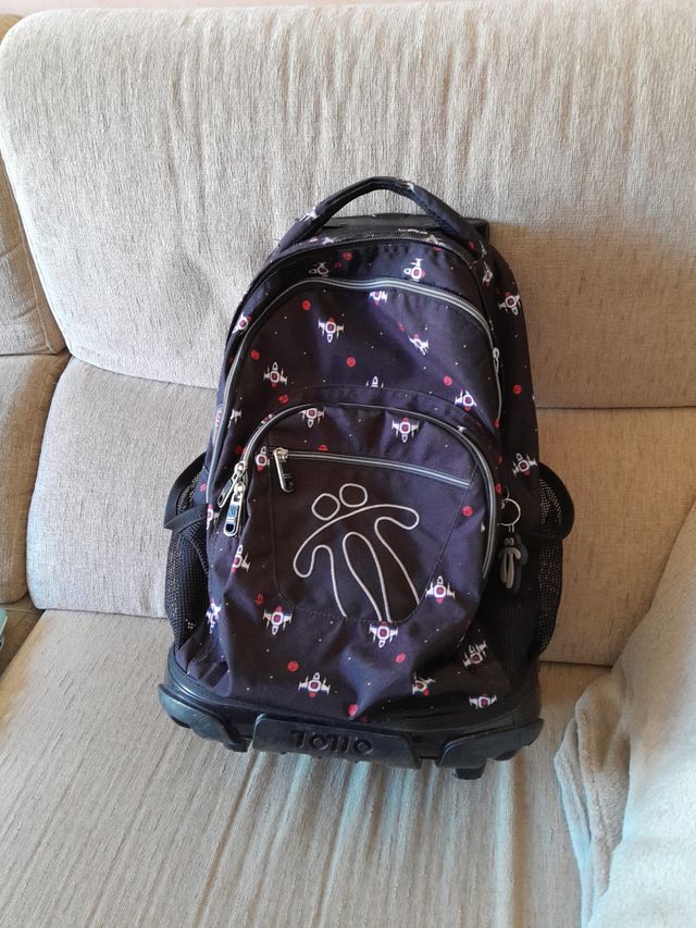 Mochila Totto con diseño de naves espaciales