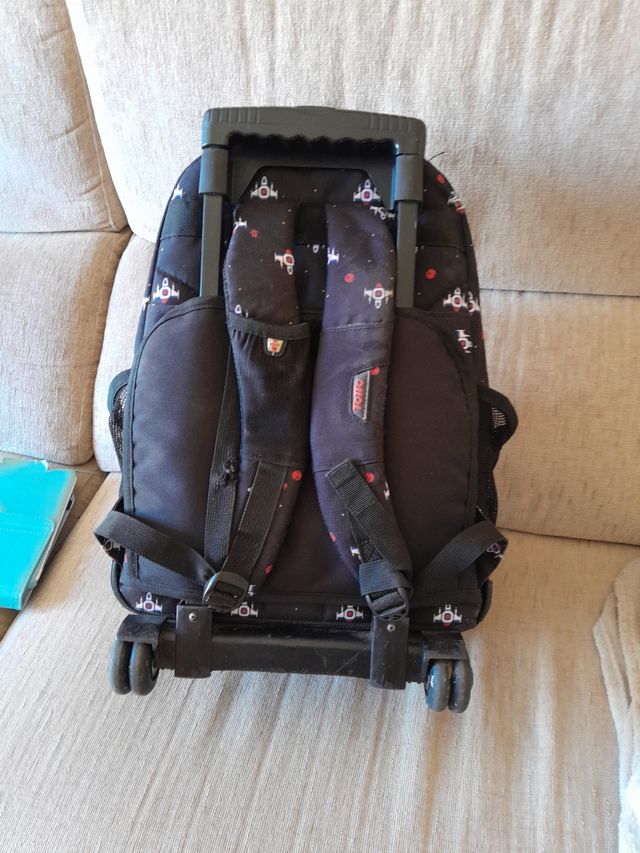 Mochila Totto con diseño de naves espaciales