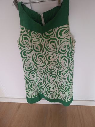 Vestido verde y blanco con estampado floral