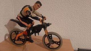Muñeco Action Man con Bicicleta