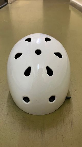 Casco blanco para niño