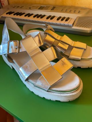 Sandalias plateadas con plataforma