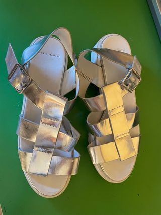 Sandalias plateadas con plataforma