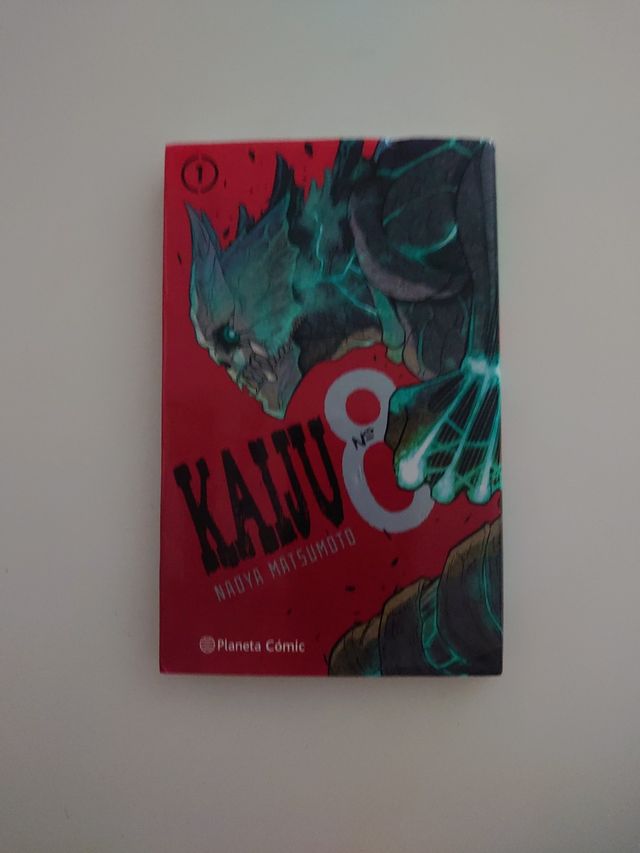 Kaiju 8 Vol 01