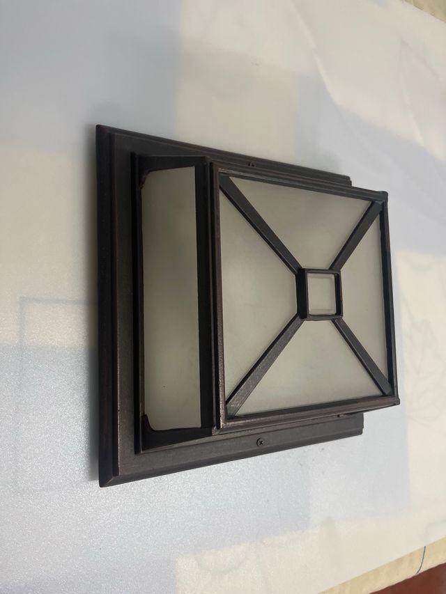 Soffitto esterno in metallo e policarbonato