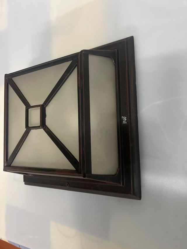 Soffitto esterno in metallo e policarbonato