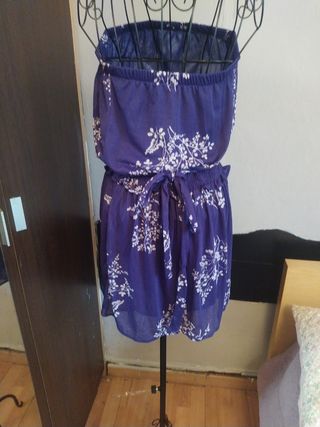 Vestido Morado con Flores Blancas