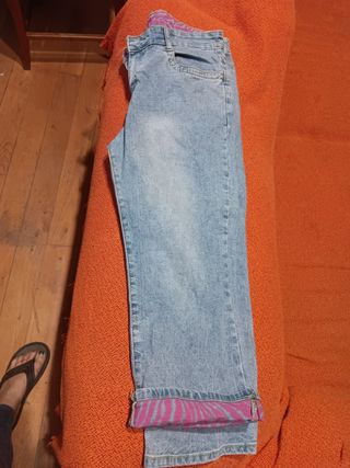 Pantalones vaqueros con bordado, bermuda y escocés