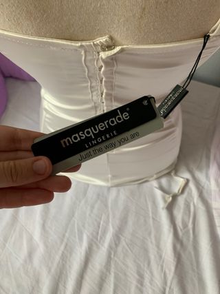 Corsé blanco vintage con ligueros