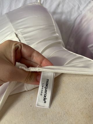 Corsé blanco vintage con ligueros