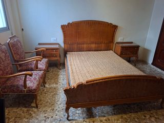 Juego dormitorio: Cama, Mesitas y Sillones