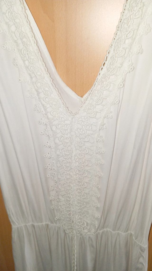 Mono de tirantes blanco con encaje