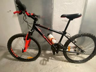 Bicicleta BTWIN Negra y Roja