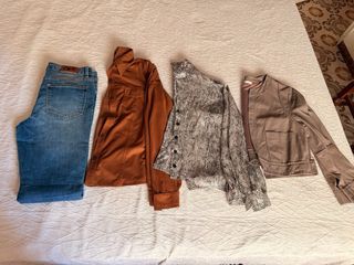 Lote 23 prendas: pantalones, americanas, vestidos,