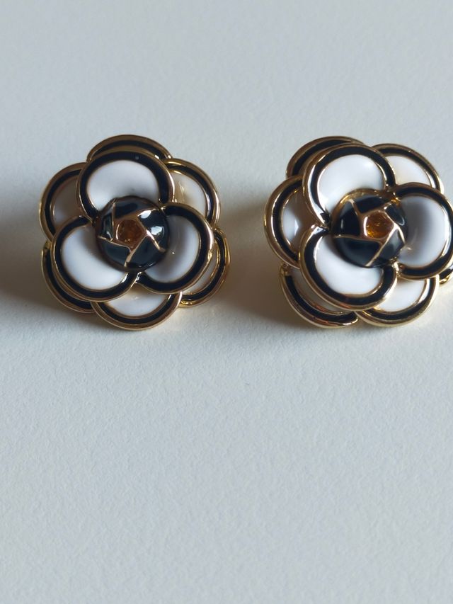 Orecchini vintage fiore bianco e nero