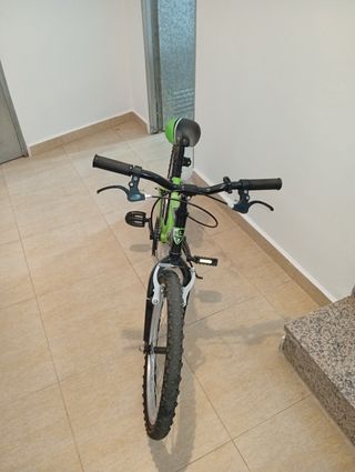 Bicicleta niño verde JL-WENTI casi nueva