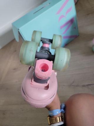 Patines de 4 ruedas rosas, Zara, con caja original