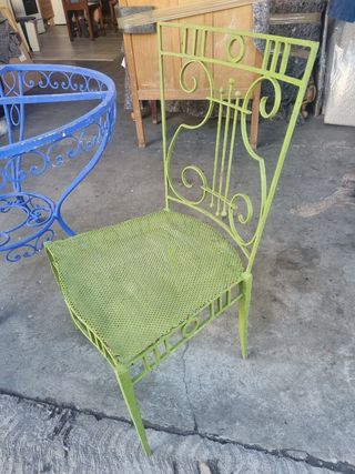 Mesa jardín y dos sillas metálicas años 70