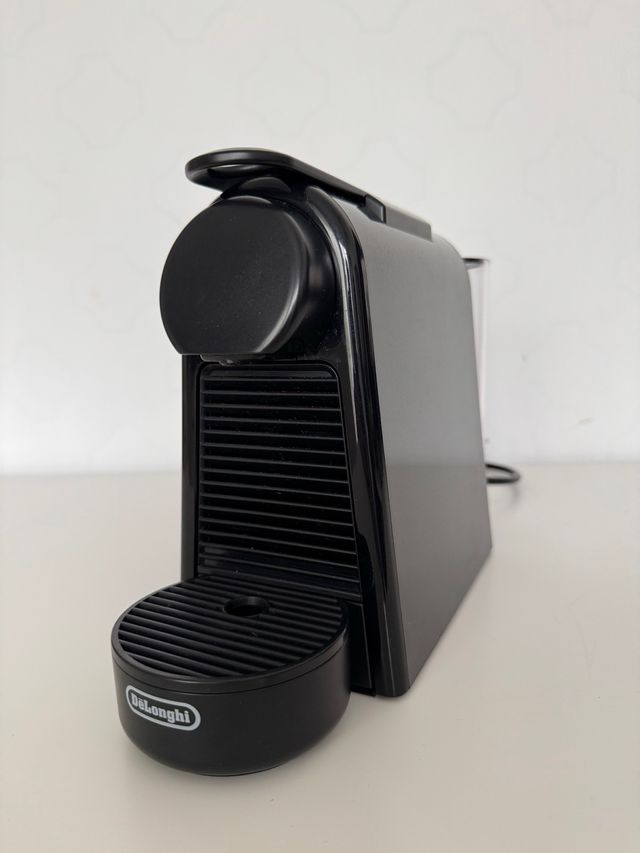Cafetera Nespresso DeLonghi Essenza