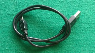 Cable USB a Mini-USB (5 pines) – datos y carga