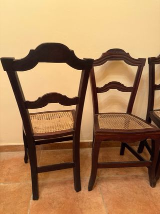 Sillas de madera antiguas con asiento de rejilla
