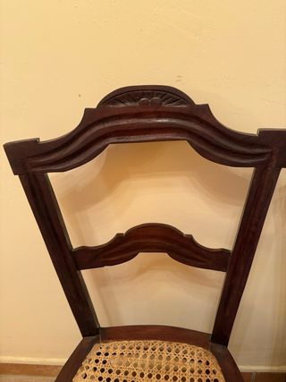 Sillas de madera antiguas con asiento de rejilla