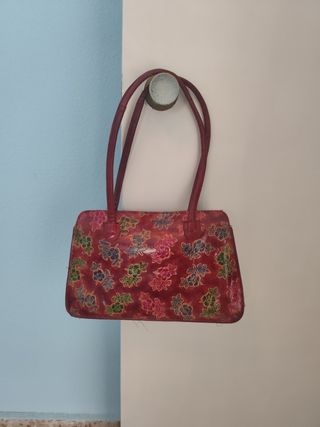 Bolso granate con estampado floral