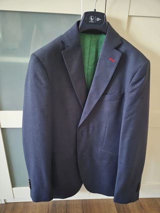 Traje de chaqueta y pantalón azul puesto 1 vez
