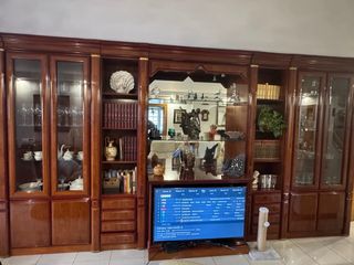 Mueble de salón de madera noble en muy buen estado