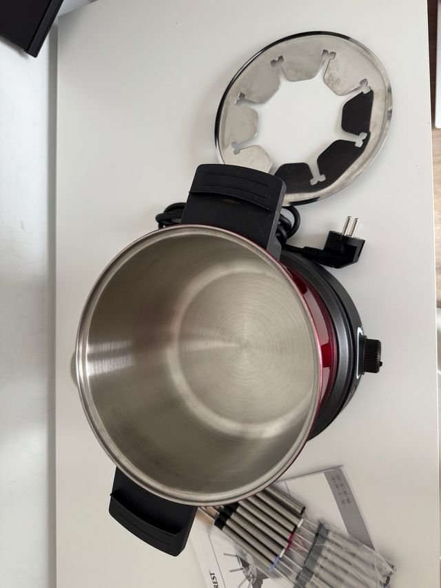 Fondue eléctrica SilverCrest Roja