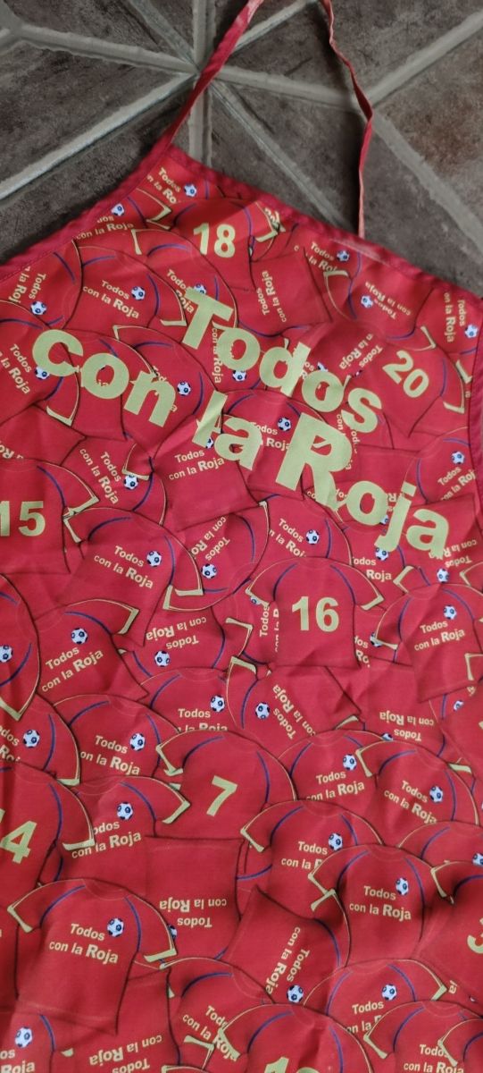 Delantal Unisex Todos con la Roja