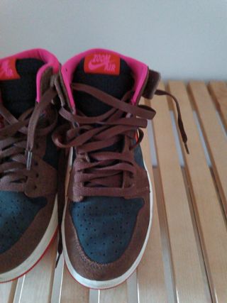 Tenis Nike Niño Marrón y Rosa