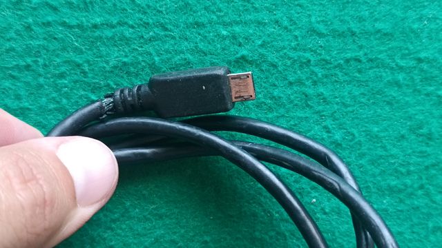 Cavo da USB-A a Micro-USB con filtro in ferrite