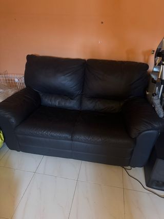 Sofá de piel negro