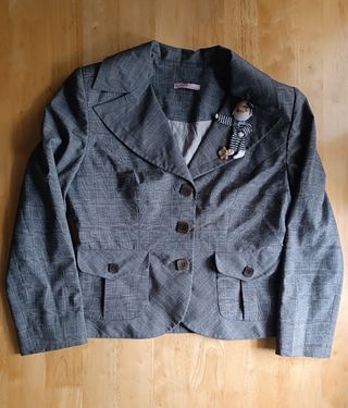 Americana cuadros gris con broche